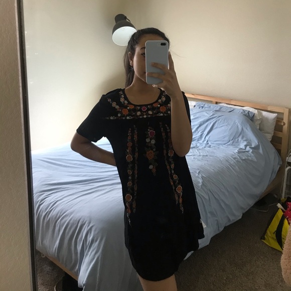 Umgee Dresses & Skirts - Floral black dress